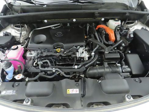 Used 2021 Toyota Venza LE image 29