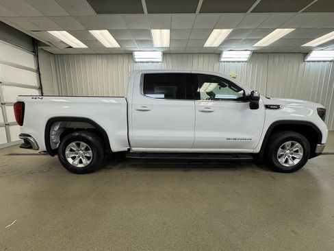 New 2026 GMC Sierra 1500 SLE image 5