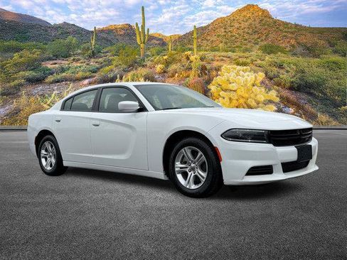Used 2022 Dodge Charger SXT image 2