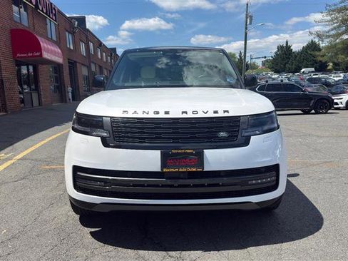 Used 2025 Land Rover Range Rover SE AWD/4WD image 2