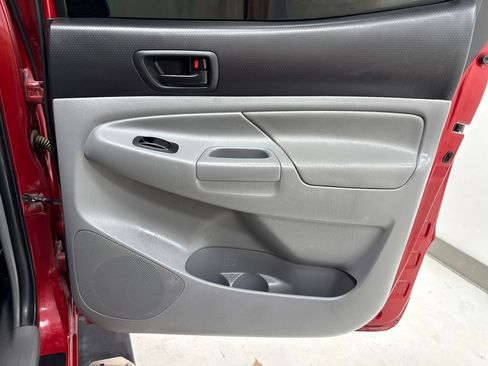 Used 2012 Toyota Tacoma PreRunner image 10