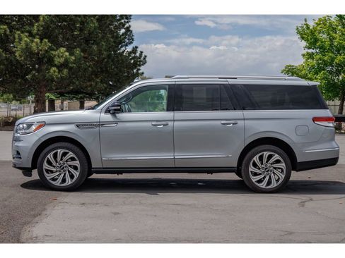 Used 2024 Lincoln Navigator L 4WD image 6