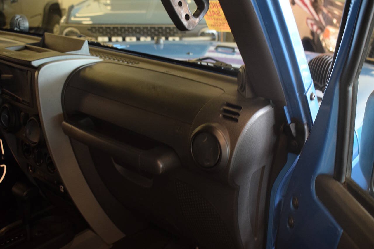 Used 2010 Jeep Wrangler Rubicon w/ PWR Convenience Group AWD/4WD image 24
