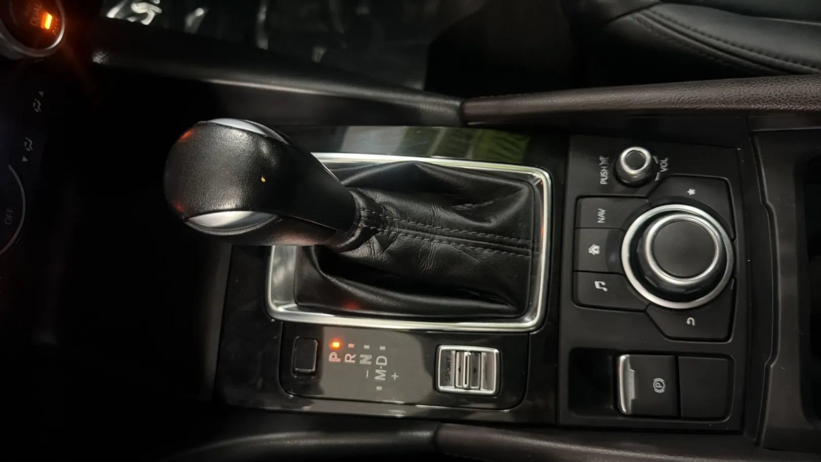 Used 2018 MAZDA MAZDA3 Touring FWD image 12
