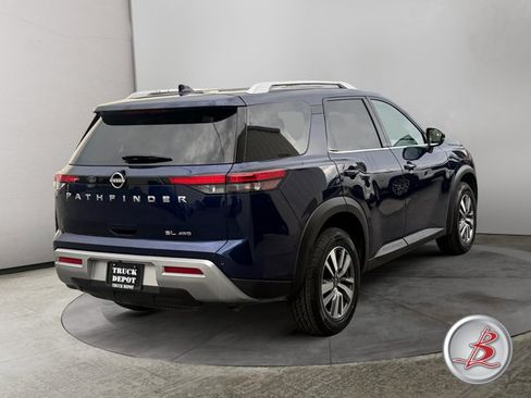 Used 2025 Nissan Pathfinder SL AWD/4WD image 7