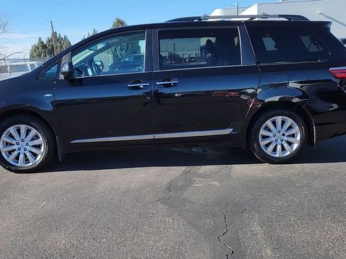 Used 2016 Toyota Sienna XLE image 2