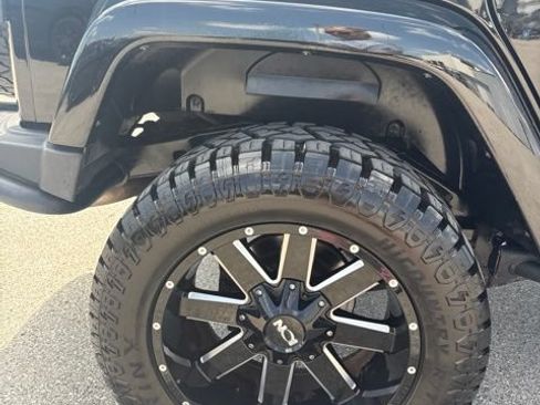 Used 2012 Jeep Wrangler Unlimited Rubicon AWD/4WD image 17