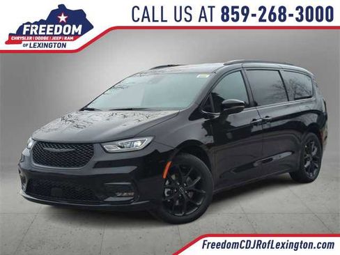 New 2026 Chrysler Pacifica Select w/ S Appearance Package image 1