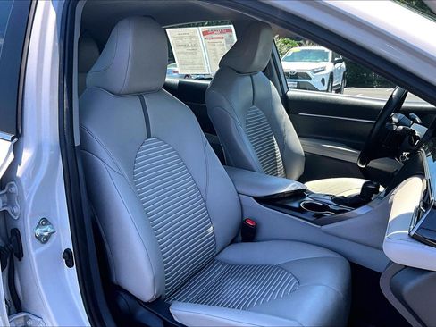 Used 2024 Toyota Camry SE FWD image 7