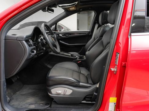 Used 2023 Porsche Macan Turbo AWD/4WD image 4
