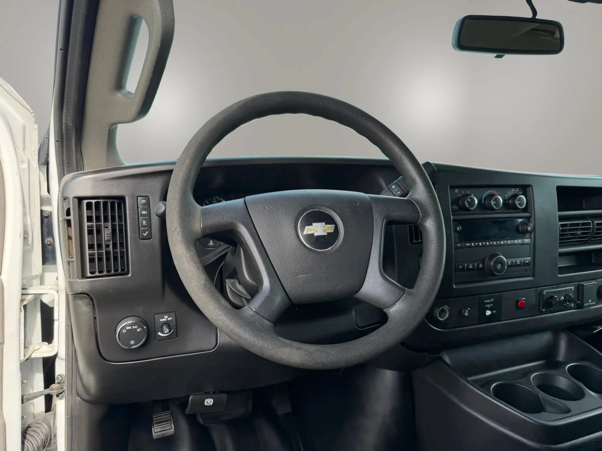 Used 2017 Chevrolet Express 2500 RWD image 13