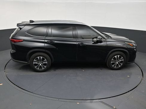 Used 2021 Toyota Highlander XLE FWD image 17