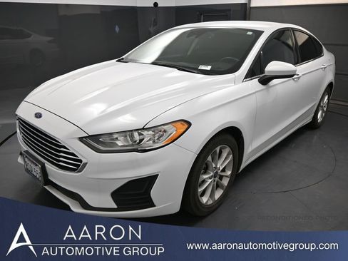 Used 2020 Ford Fusion SE image 1