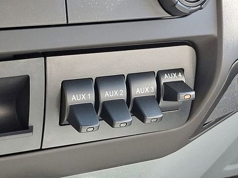 Used 2023 Ford F650 2WD Regular Cab Super Duty image 22