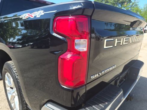 Certified 2021 Chevrolet Silverado 1500 LTZ w/ Technology Package AWD/4WD image 35