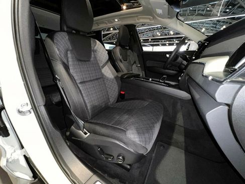 Used 2023 Volvo XC60 B5 Core image 32