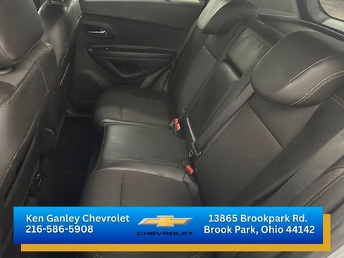 Used 2022 Chevrolet Trax LT w/ LT Convenience Package AWD/4WD image 18