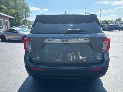 Used 2023 Ford Explorer XLT AWD/4WD image 4