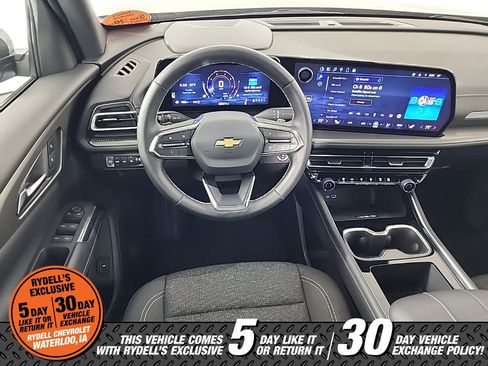 Used 2025 Chevrolet Traverse LT image 24