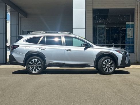 Used 2023 Subaru Outback Limited AWD/4WD image 6