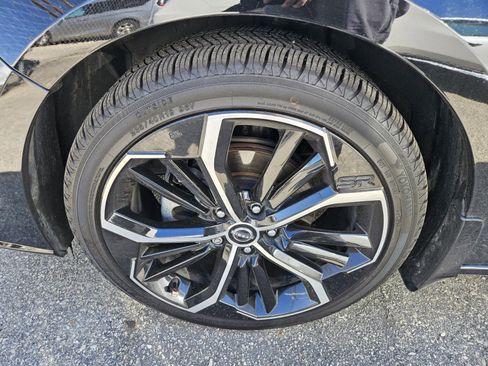 Used 2023 Nissan Altima 2.5 SR w/ SR Premium Package image 8