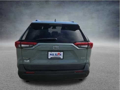 Used 2021 Toyota RAV4 XLE Premium FWD image 7