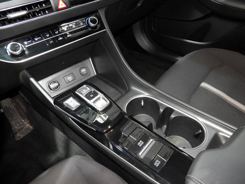 Used 2022 Hyundai Sonata SE image 18