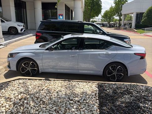 Used 2024 Nissan Altima 2.5 SR w/ SR Premium Package image 14