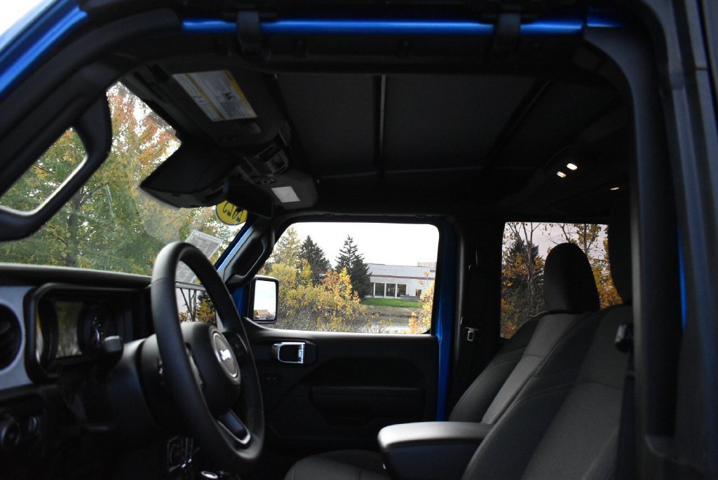 Used 2025 Jeep Wrangler Sport AWD/4WD image 15