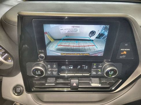 Used 2023 Toyota Highlander L FWD image 17