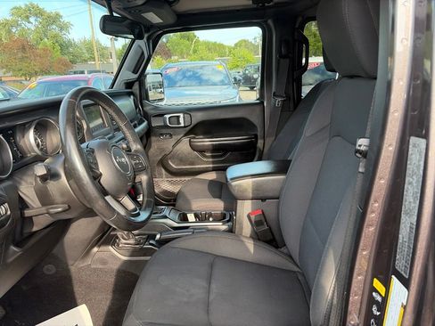 Used 2021 Jeep Wrangler Unlimited Sport AWD/4WD image 13