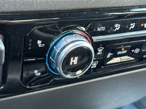 Used 2025 GMC Sierra 1500 SLT image 29