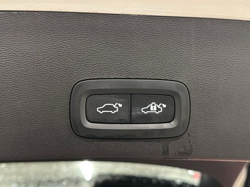 Used 2024 Volvo XC40 B5 Plus w/ Protection Package Premier image 29