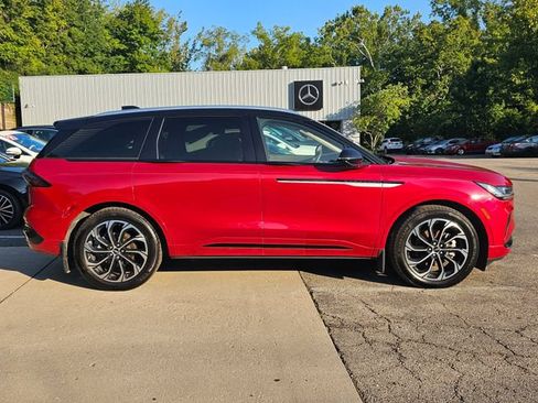 Used 2025 Lincoln Nautilus Reserve AWD/4WD image 5