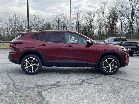 Used 2024 Chevrolet Trax RS w/ Driver Confidence Package image 6