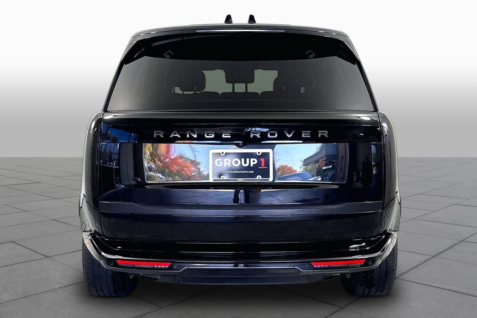 Used 2025 Land Rover Range Rover Long Wheelbase SE AWD/4WD image 4