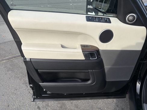 Used 2014 Land Rover Range Rover Sport HSE image 40