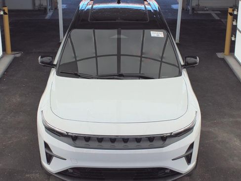 Used 2024 Jeep Wagoneer Launch Edition image 3