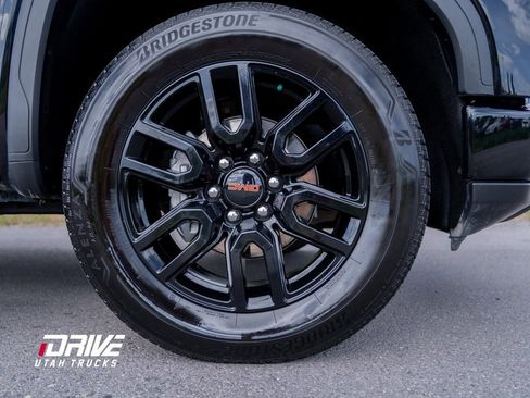 Used 2023 GMC Sierra 1500 Elevation image 9