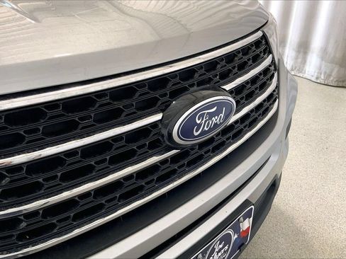 Used 2022 Ford Explorer XLT RWD image 7