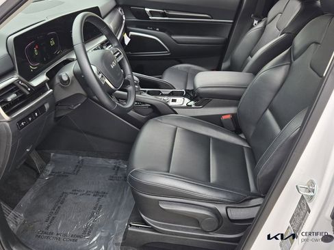 Certified 2025 Kia Telluride LX image 11