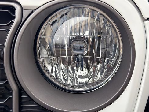 Used 2024 Jeep Wrangler Sport S image 11