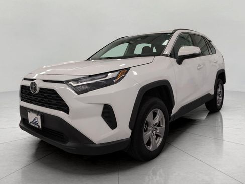 Used 2025 Toyota RAV4 XLE AWD/4WD image 12