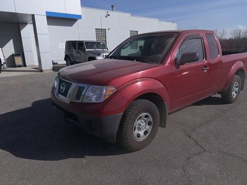 Used 2011 Nissan Frontier S w/ S Preferred Pkg image 2