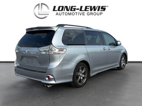 Used 2017 Toyota Sienna SE FWD image 5