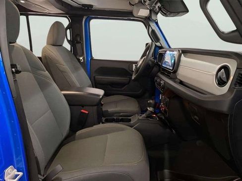 Used 2024 Jeep Wrangler Unlimited image 44