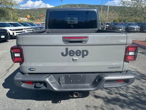 Used 2021 Jeep Gladiator Sport image 4
