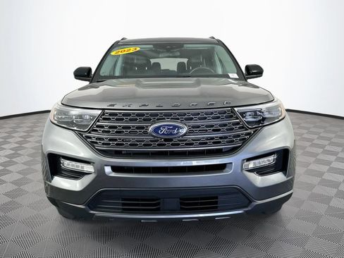 Used 2023 Ford Explorer XLT w/ Equipment Group 202A AWD/4WD image 4