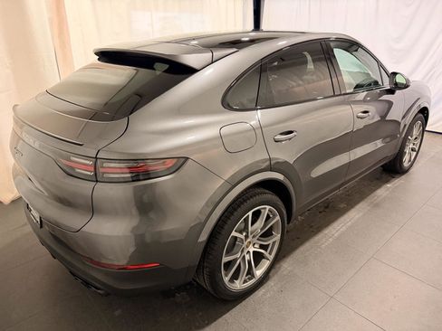 Used 2023 Porsche Cayenne Coupe image 9