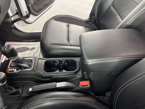 Used 2021 Jeep Wrangler Unlimited Sahara w/ Cold Weather Group AWD/4WD image 24